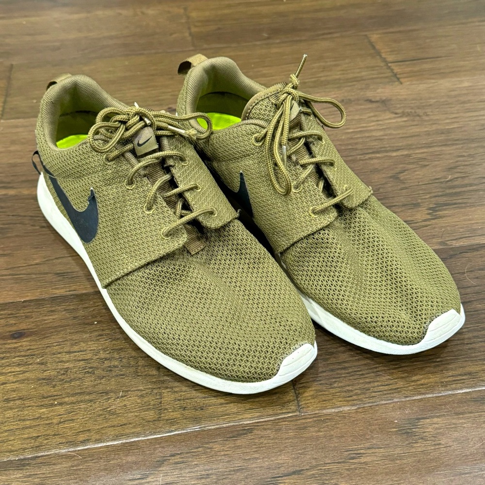 Nike Men's Olive Green Sneakers